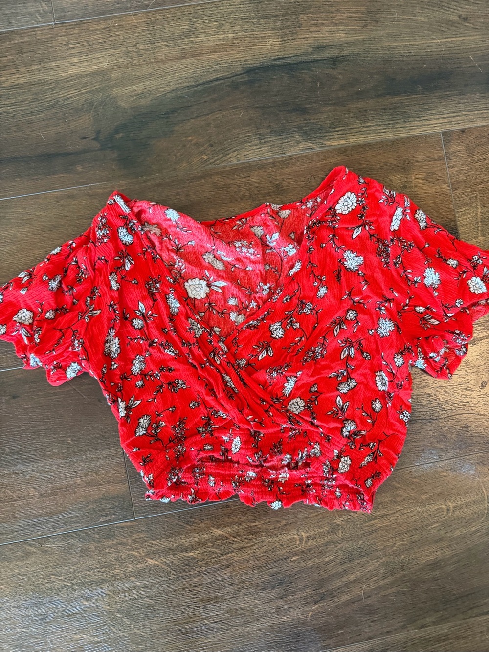 Women’s Red White Floral Short Sleeve v-neck Crop Top Ruffles Small